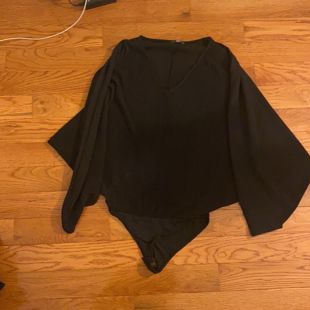 Zara Ribbed fabric flowy sleeve bodysuit!!!